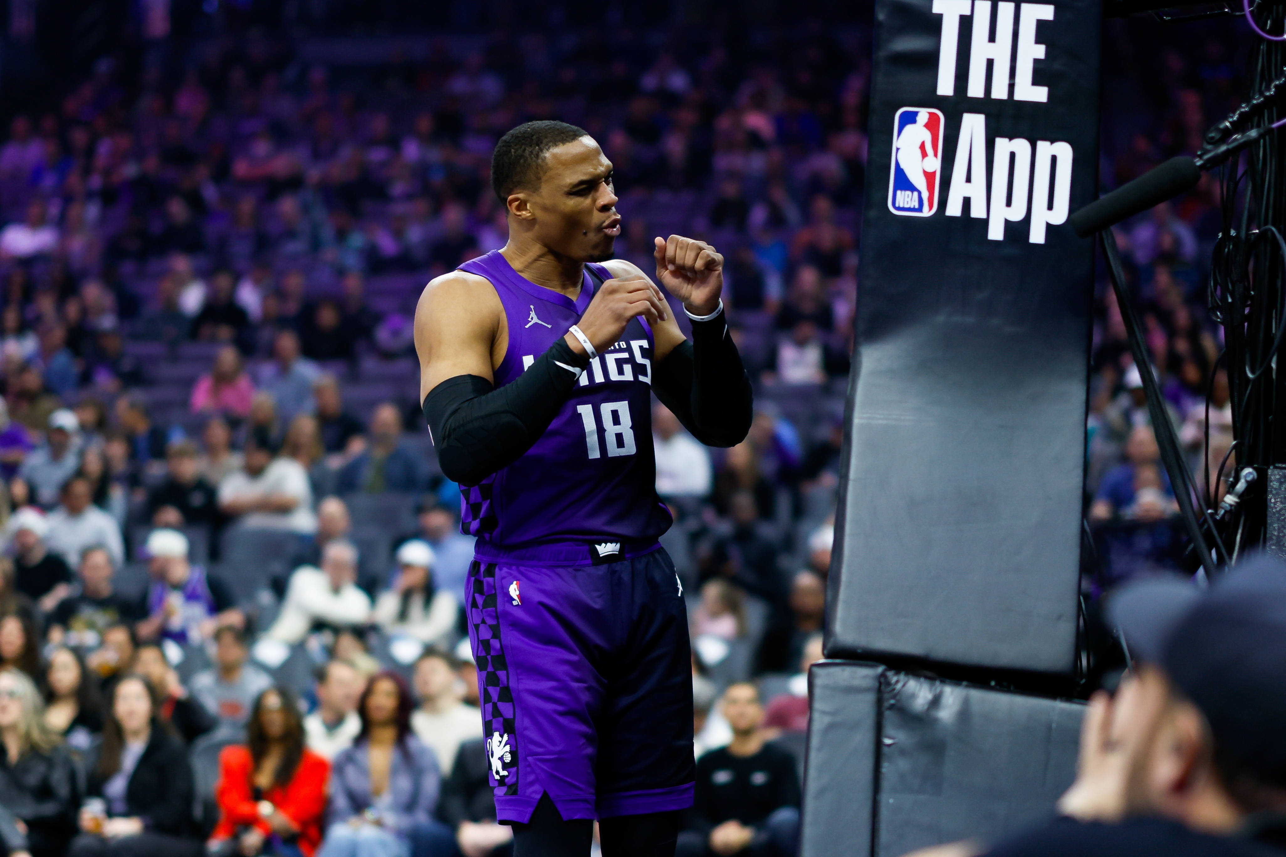 威少退役引热议，前NBA球员盛赞：历史顶级控卫，家庭事业双丰收